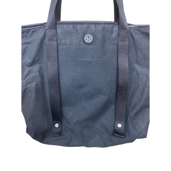 Lululemon Summer lovin Black nylon zipper closure tote - Picture 3 of 14